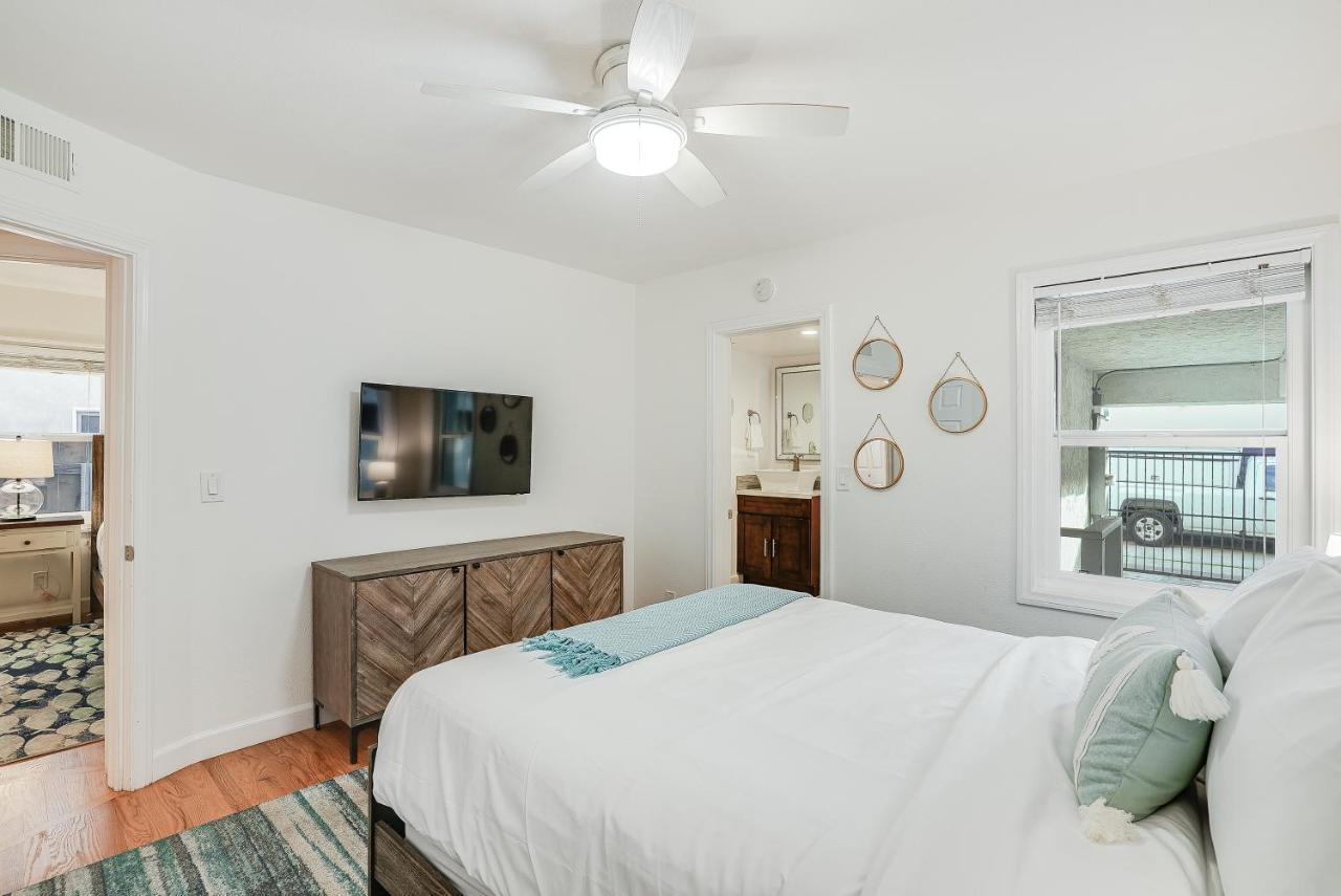 Holiday home Massive W Stunning Rooftop, Parking, Spa, Ac & Bay Views!