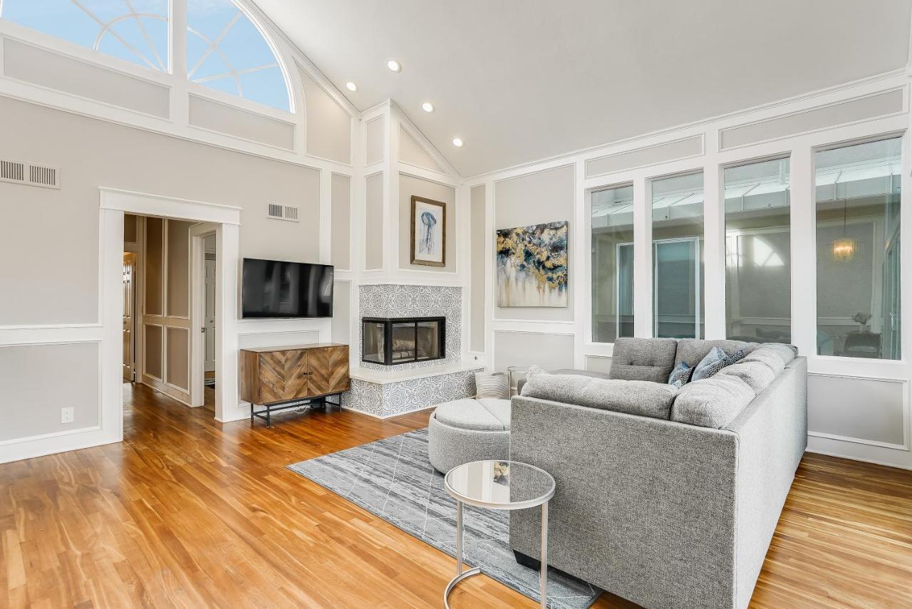 Casa de férias Massive W Stunning Rooftop, Parking, Spa, Ac & Bay Views!