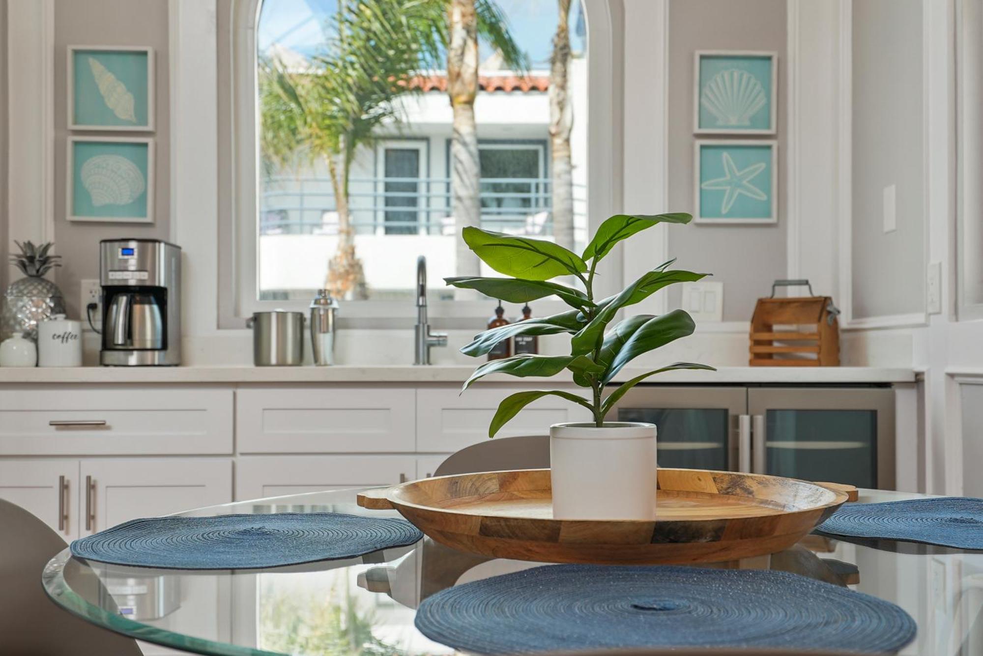 Casa de férias Massive W Stunning Rooftop, Parking, Spa, Ac & Bay Views!