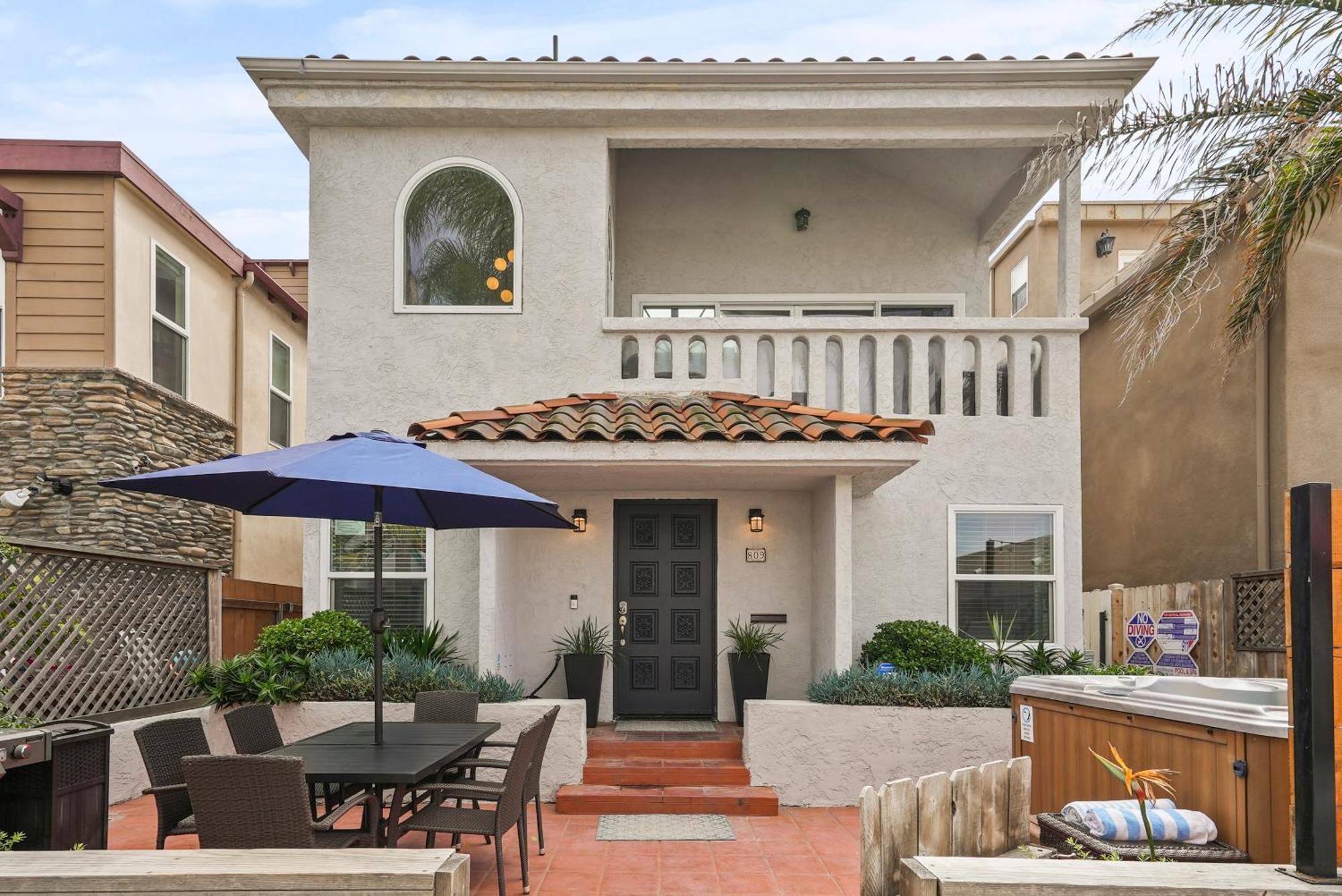 Casa de férias Massive W Stunning Rooftop, Parking, Spa, Ac & Bay Views!