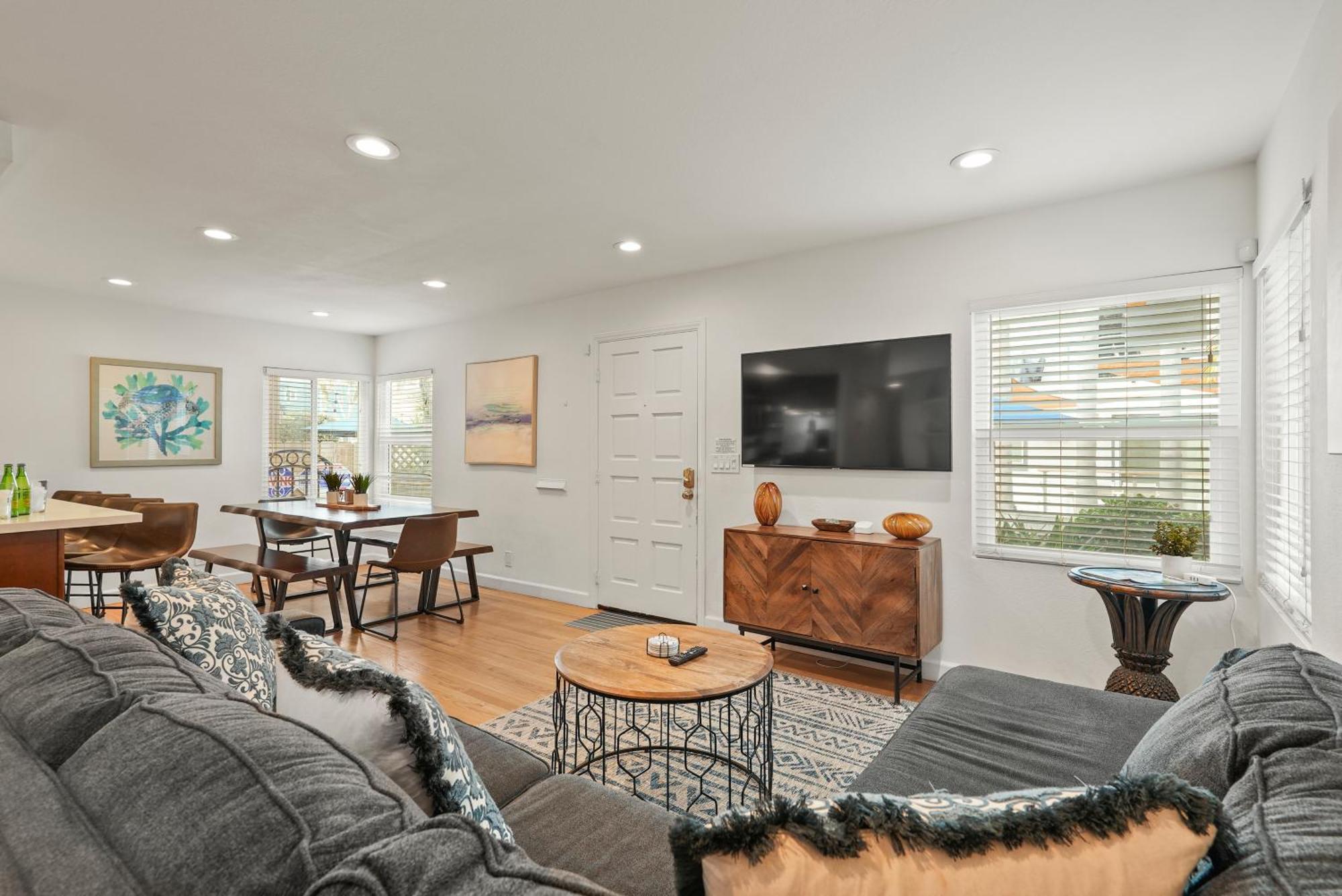 Massive W Stunning Rooftop, Parking, Spa, Ac & Bay Views! Casa de férias *