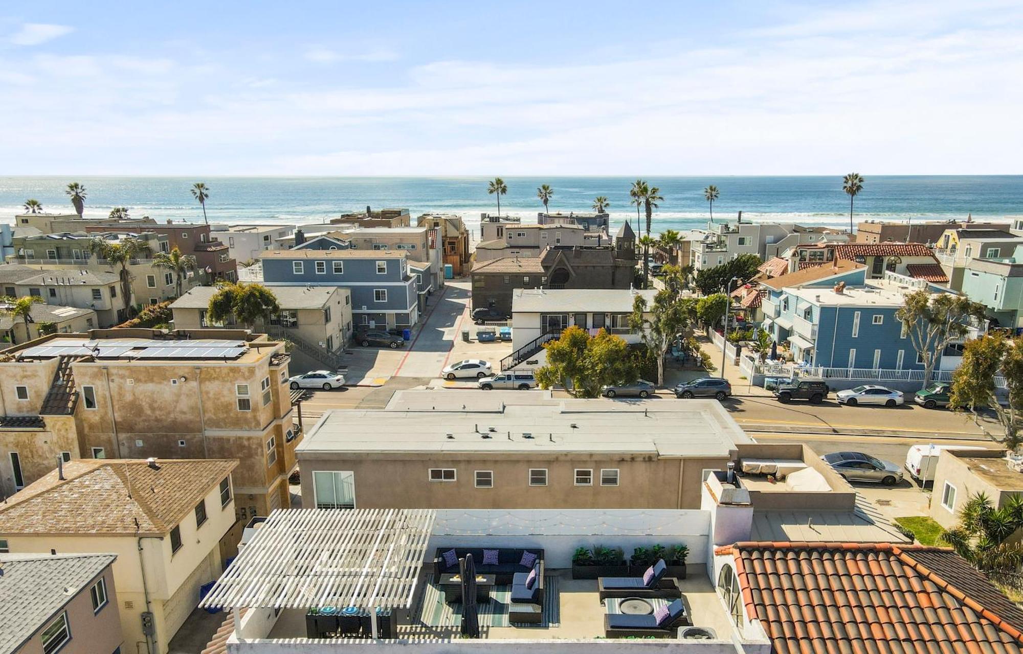 Casa de férias Massive W Stunning Rooftop, Parking, Spa, Ac & Bay Views!